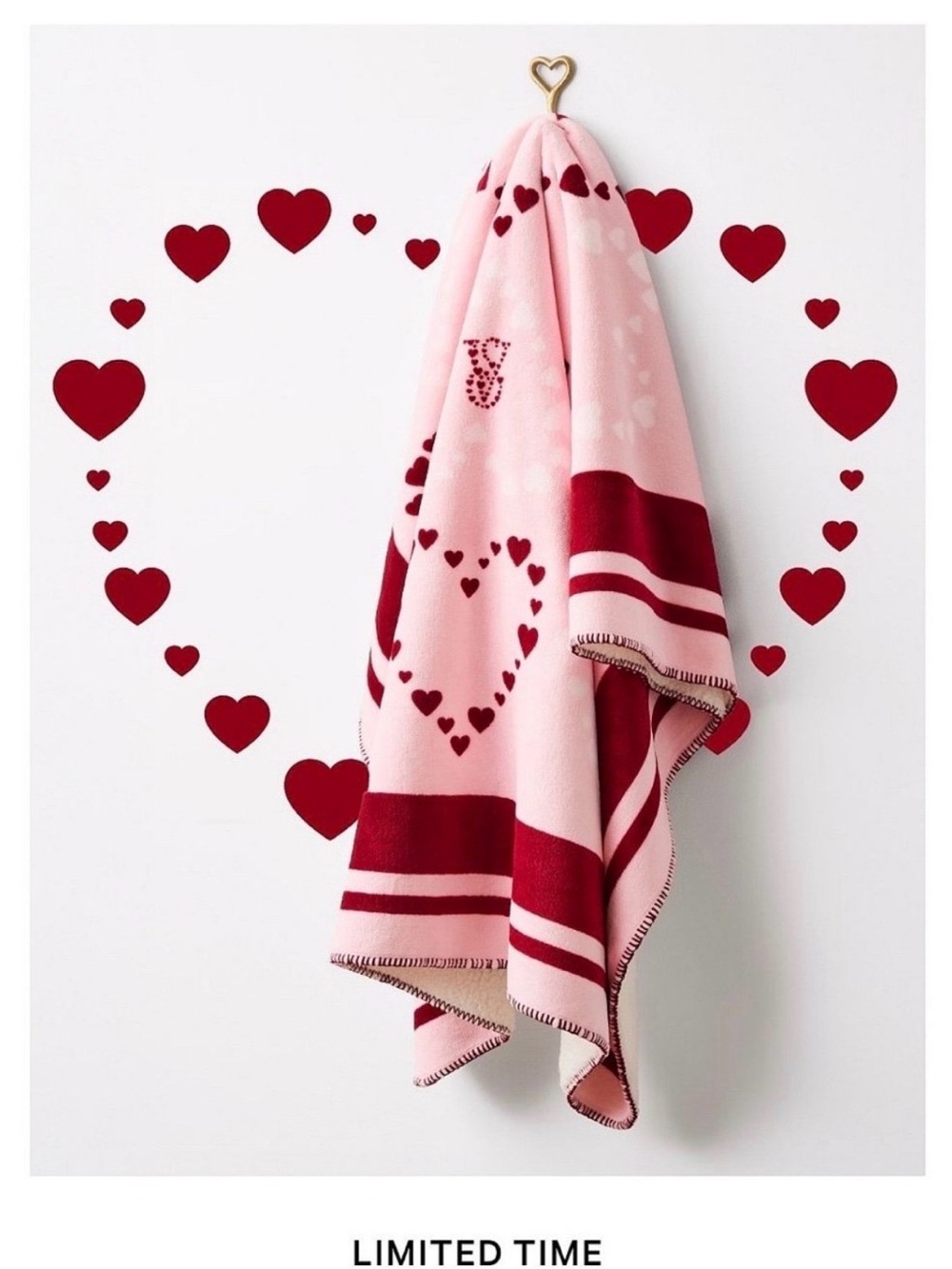 Victoria’s Secret NWT Valentine’s Hearts Pink Sherpa Blanket Brand New